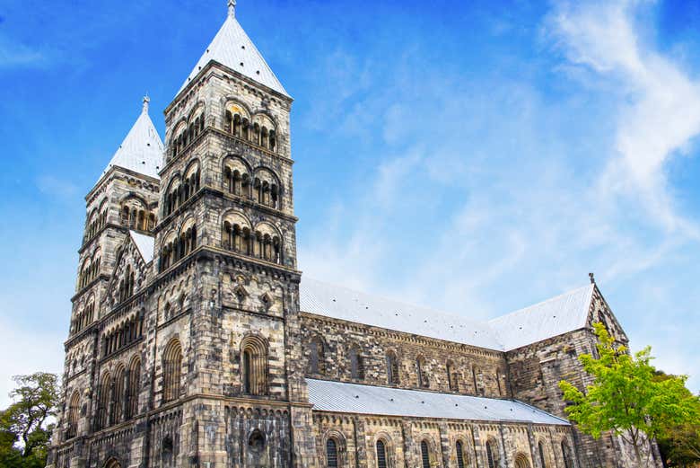 Seeing the façade of Lund Cathedral