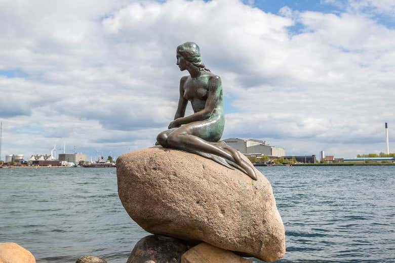 See the Little Mermaid statue in Copenhagen